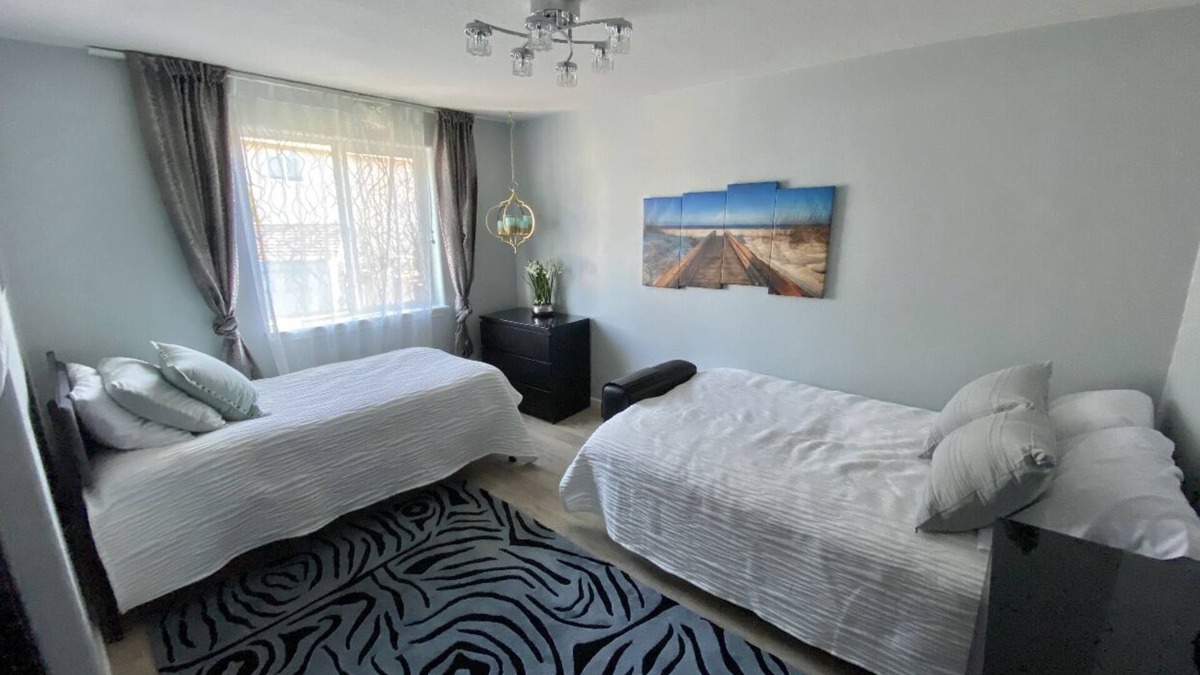 Hillsboro House | For 2 guests HOUSE next to INTEL, NIKE, SEASIDE, PCC, MALL