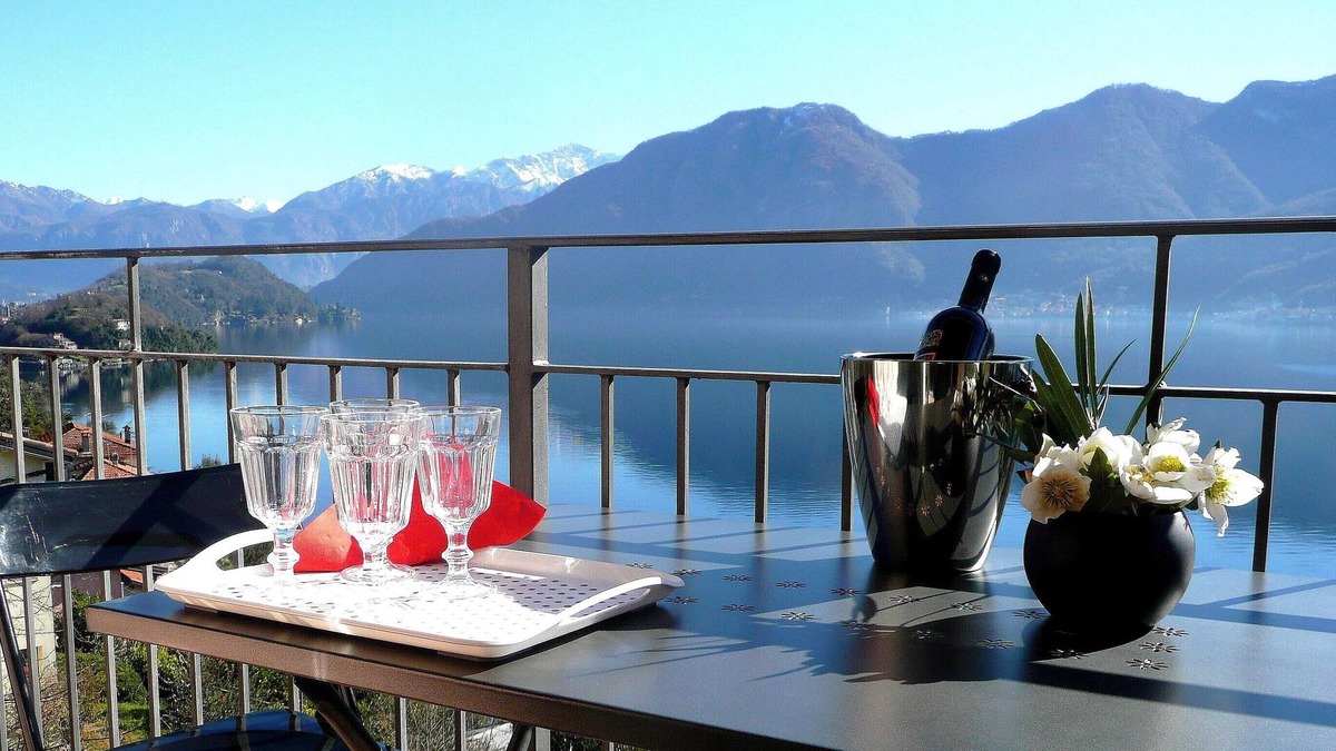 Sala Comacina Apartment | “For a perfect and UNFORGETTABLE GIFT …