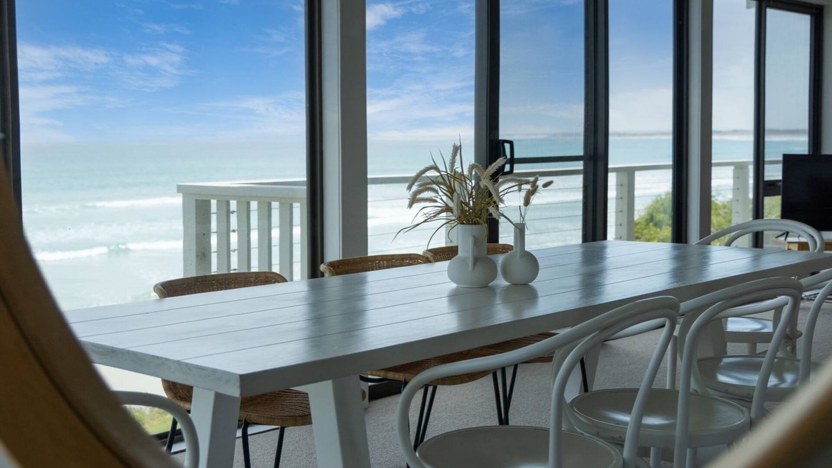 Port Fairy House | For multiple families offering beach access and plenty of room