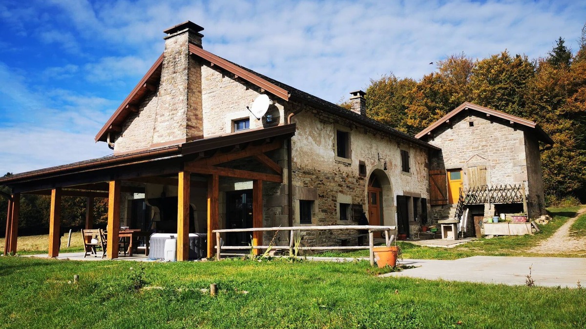 Bellefontaine Other | For nature lovers, a jewel case with no neighbors or neighbours next door. Farm built in 1700.