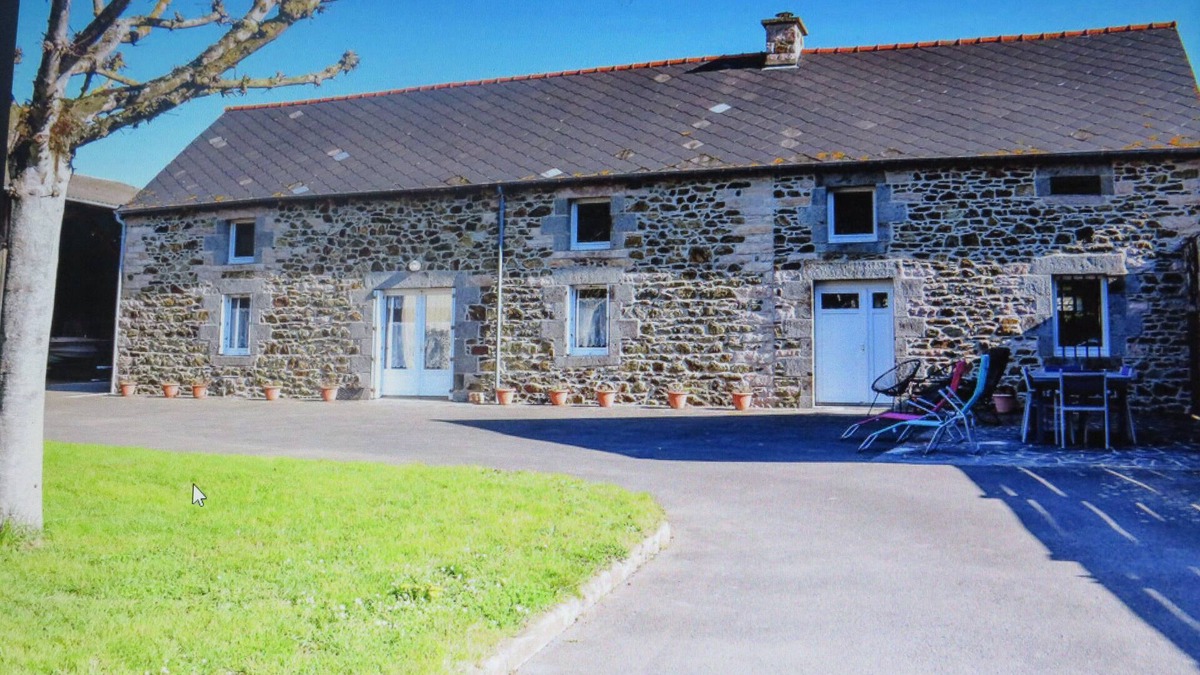 Planguenoual House | For rent, single-storey farmhouse with large grounds.
