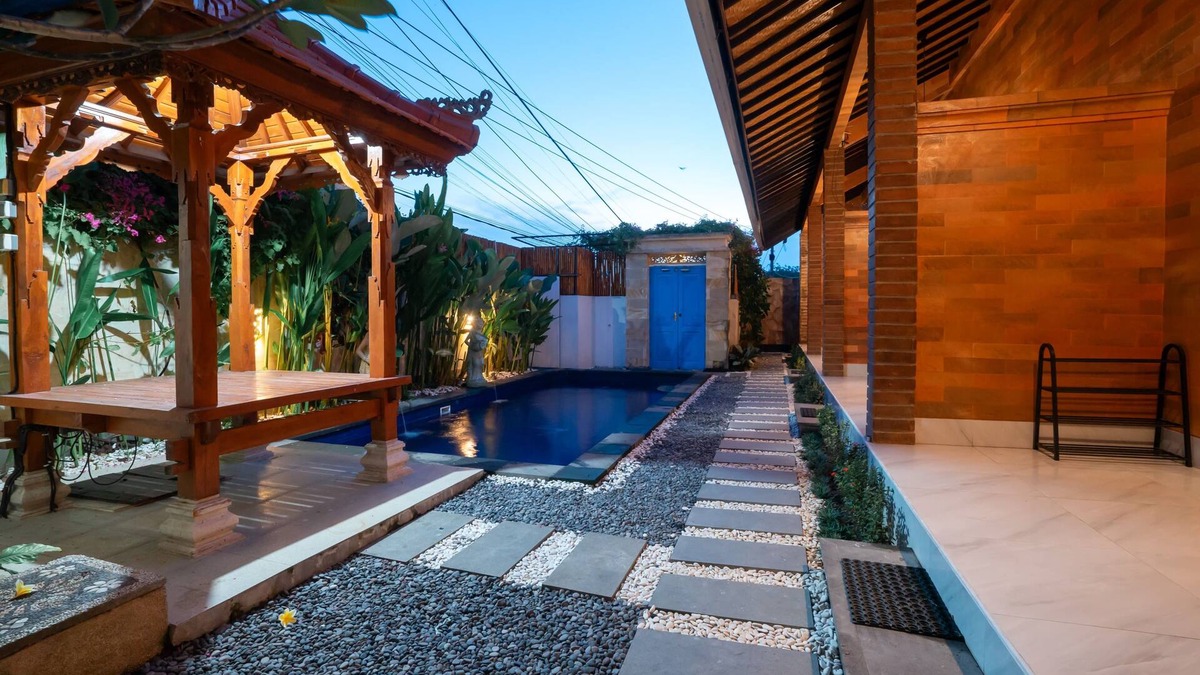 Babakan Villa | For Travellers Who Miss Home! Private Room with High Speed Wifi & Great Location