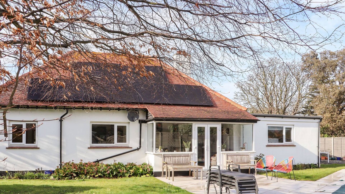 Broadstairs Cottage | FORELAND COTTAGE, pet friendly, with pool in St Peters, Broadstairs