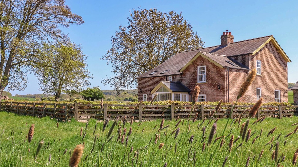 Buckton Cottage | FOREMAN'S HOUSE, family friendly, with open fire in Bridlington