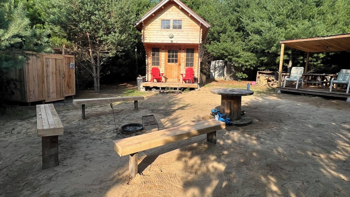 Langton Apartment | Forest Bunkie Trails & Stargazing