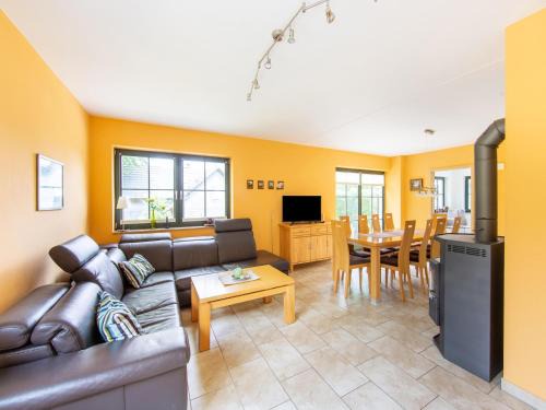 Friedrichshoehe House | Forest Escape with Terrace, cleaning included