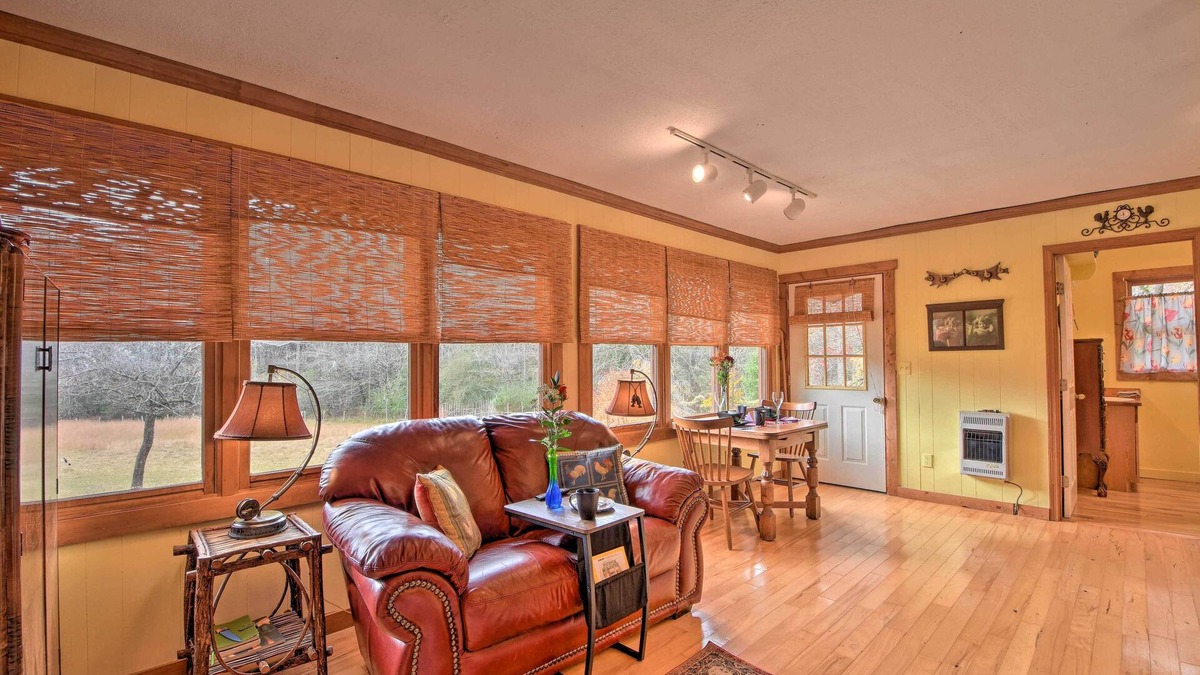 Murphy Cabin | Forest Fantasy: Pet-Friendly Smoky Mtn Escape!
