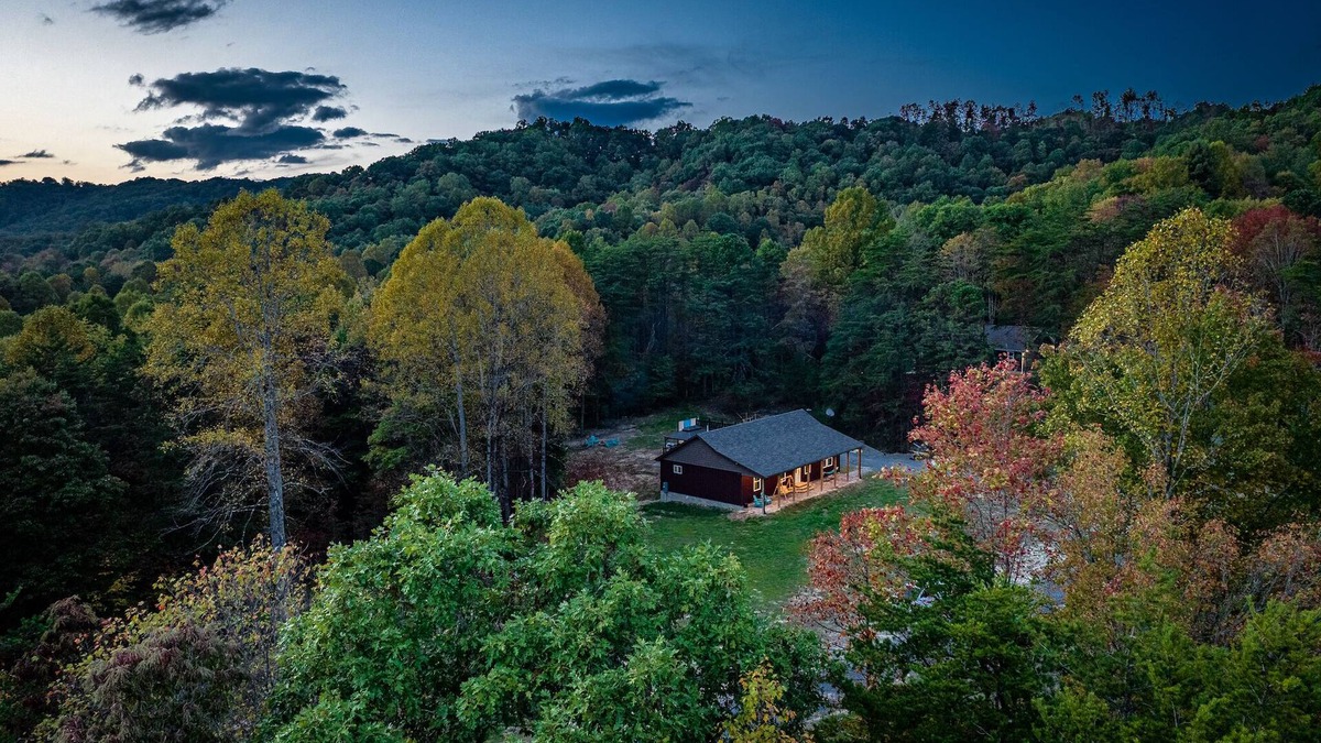 Hico Cabin | Forest Gap - Pizza oven, hot tub, EV charger