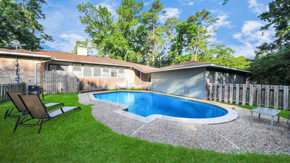Humble Apartment | Forest Glade Retreat with Pool 25 Min to Downtown