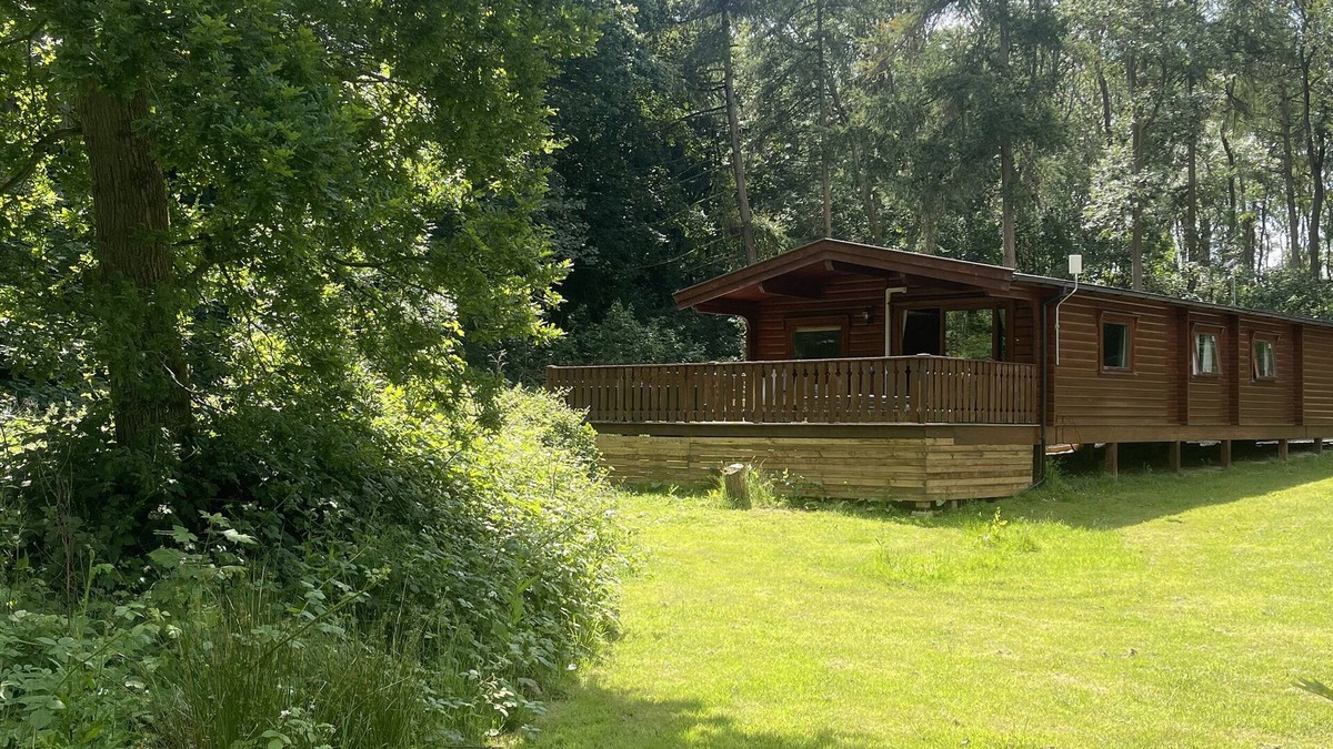 Kenwick Cottage | FOREST LODGE KENWICK PARK, pet friendly in Kenwick Woods