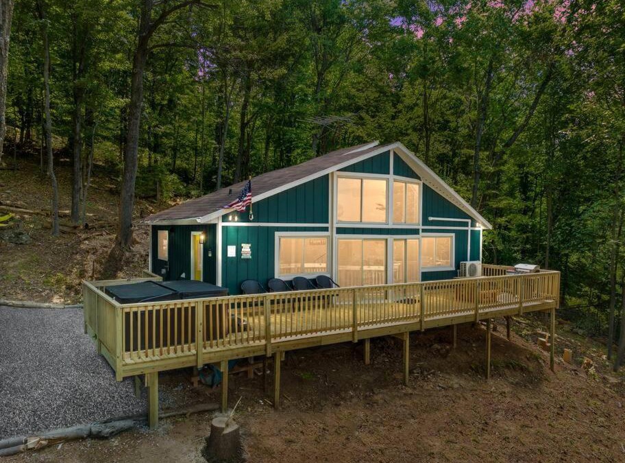 Elkton House | Forest Ridge Cabin - Hot Tub, Wi-Fi, National Park 15 Min, Fire Pit