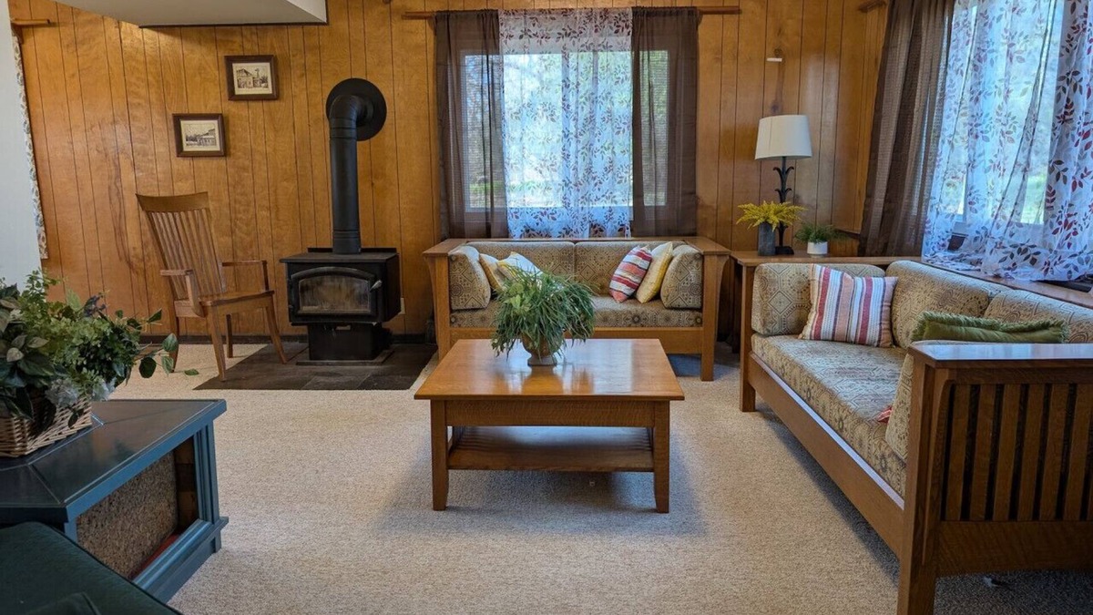 Princeton Apartment | Forest View 2bd on 175 Acre Farm