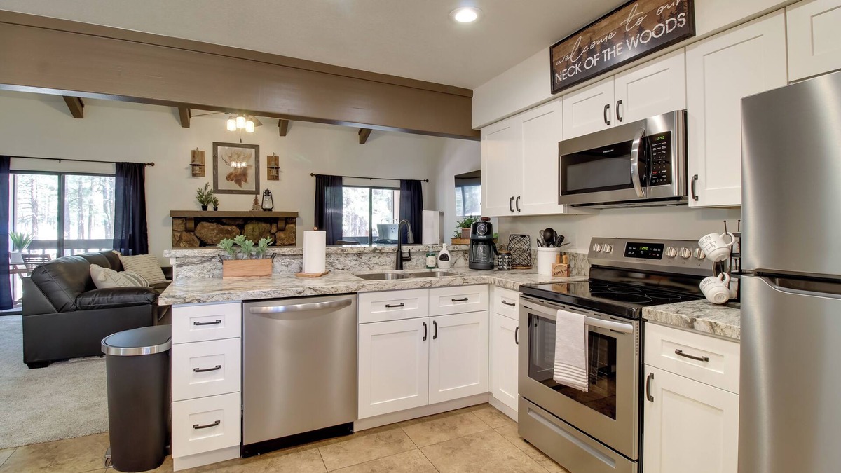Pinetop Apartment | Forest-view Balcony: Pinetop-lakeside Condo