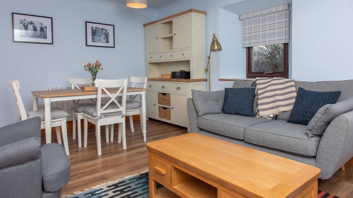 Armadale Cottage | Foresters Cottage - a cottage that sleeps 4 guests in 2 bedrooms