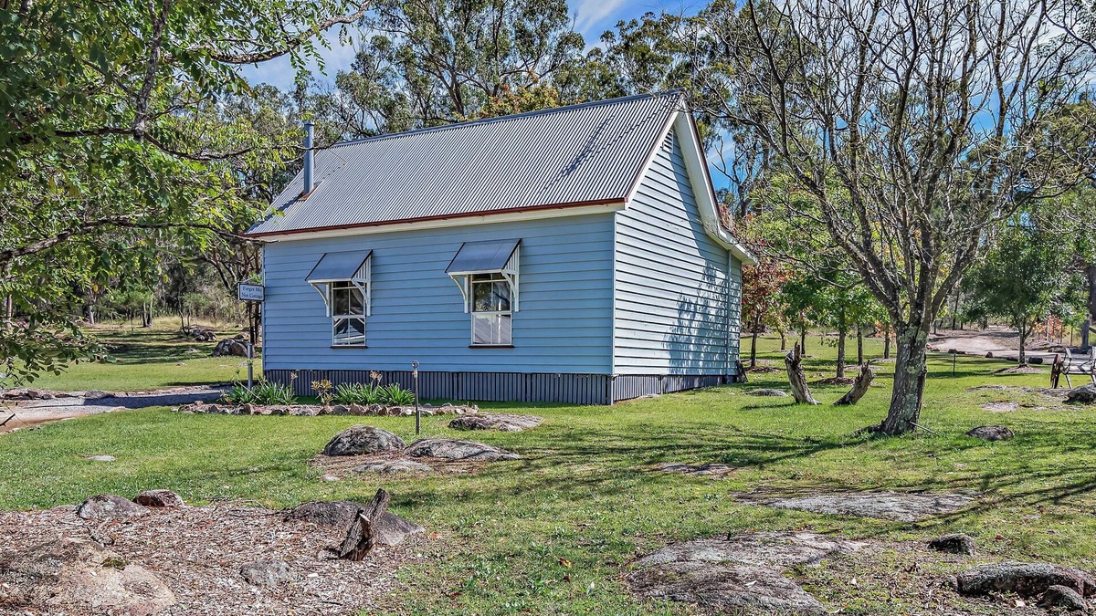 Diamondvale Cottage | Forget Me Not Cottage @ Diamondvale Estate, perfect for couples with fireplace