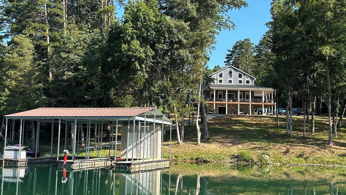 Speedwell House | Forget Me Not Haven – 6BR Lakefront Home for Unforgettable Family Memories