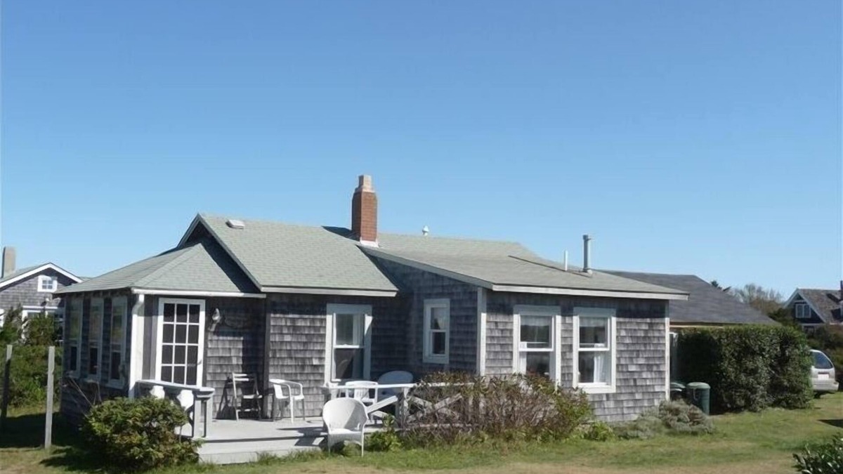 Surfside Cottage | Forget Shoes, Walk to Beach Barefoot with Kids and Grandkids