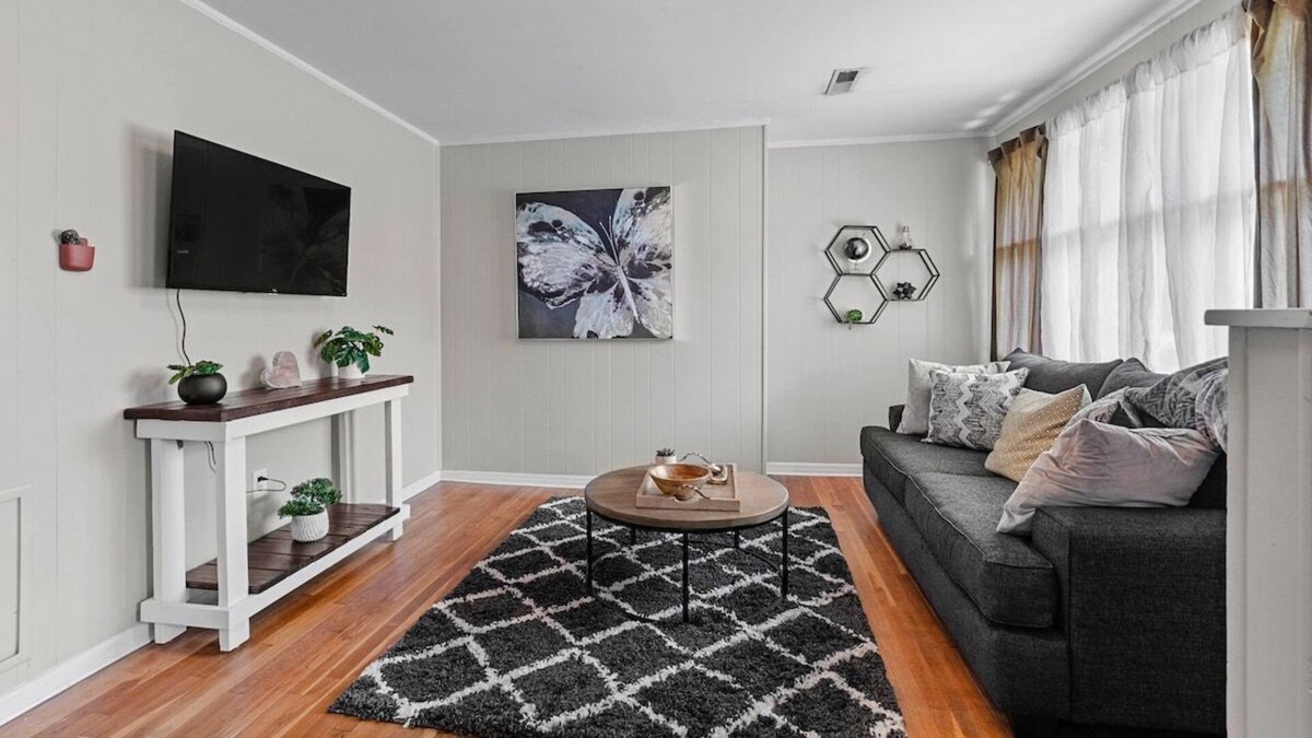 East Ridge House | Forget your worries in this spacious and serene space
