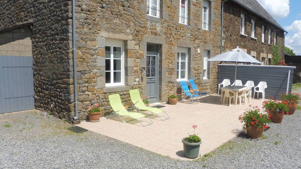 Evran House | Former manor house, quiet estate, south courtyard and peaceful atmosphere