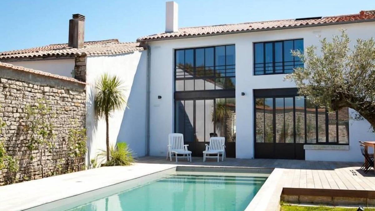 Le Bois-Plage-en-Re House | Former wine storehouse renovated by architect - Heated swimming pool - 5* bed and breakfast