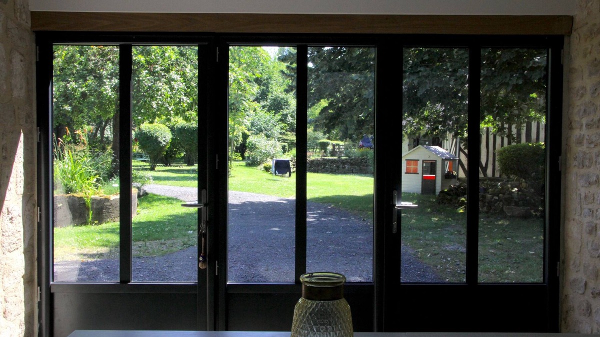 Normandy House | Former wine press in a 4ha property. Neat decor, on the cider route.