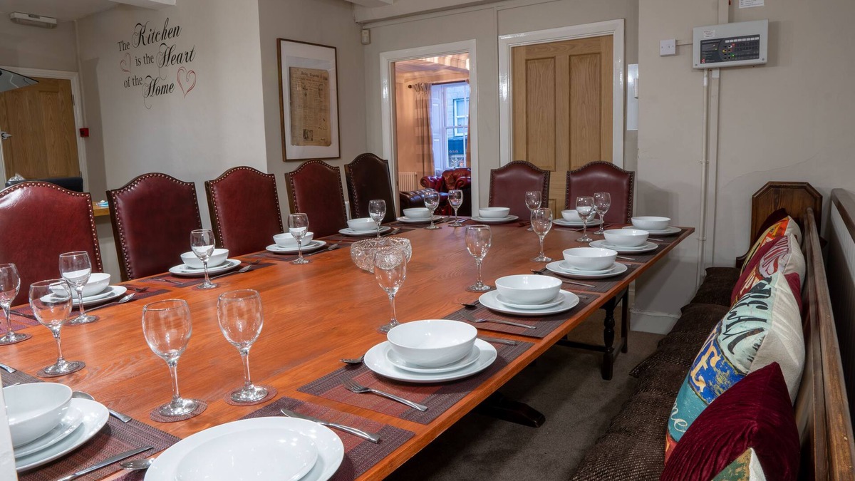 Kendal Apartment | Forrest's Townhouse - Two adjoining apartments with shared private hallway