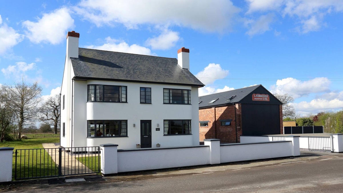 Loppington Cottage | FORRESTER HOUSE, pet friendly, character holiday cottage in Wem