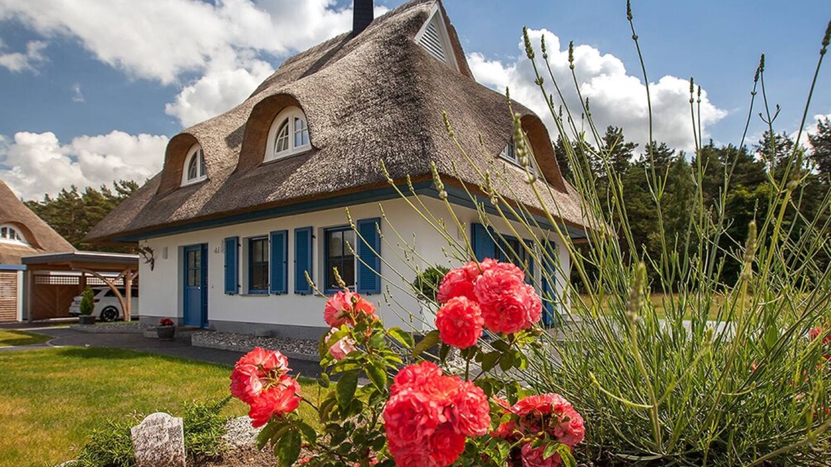 Barth House | Forsthaus, exclusive 5-star thatched house for 6 Pers.in Fuhlendorf w. Sauna/fireplace