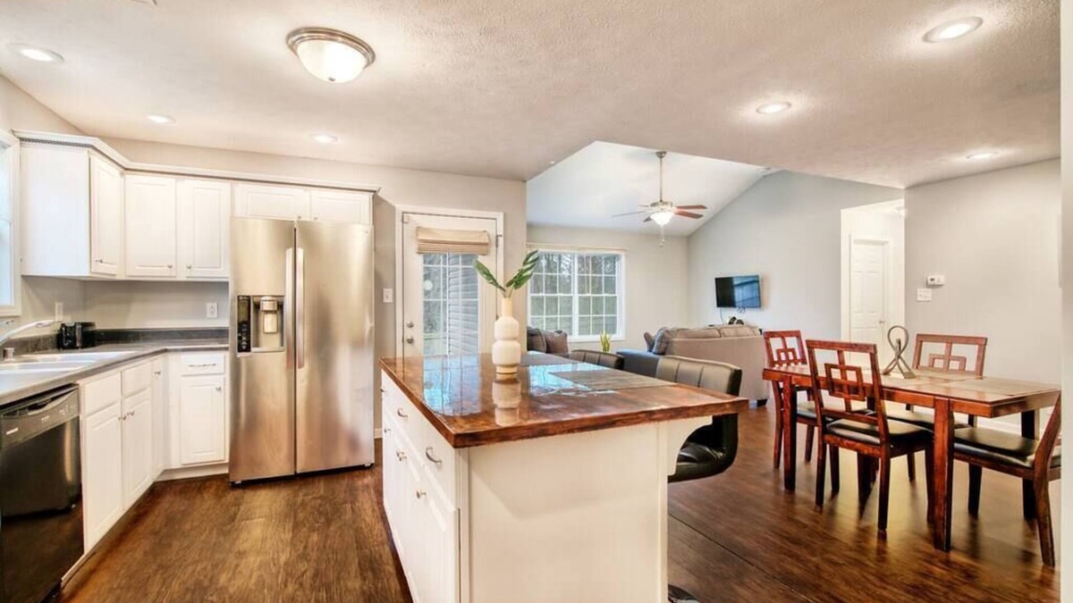 Oak Grove House | Fort Campbell Retreat: 3 Bedroom, Pet Friendly