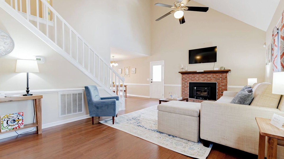 Hopkins House | Fort Jackson Stay at the Breeze on Inn