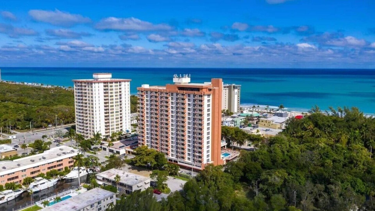 Birch Park Finger Streets Resort | Fort Lauderdale Beach Resort 1 Bedroom Suite; RATES ARE NEGOTIABLE!