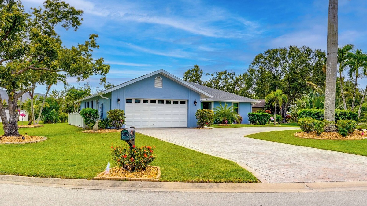 Town and River House | Fort Myers Coastal Retreat: Lanai w/Pool!