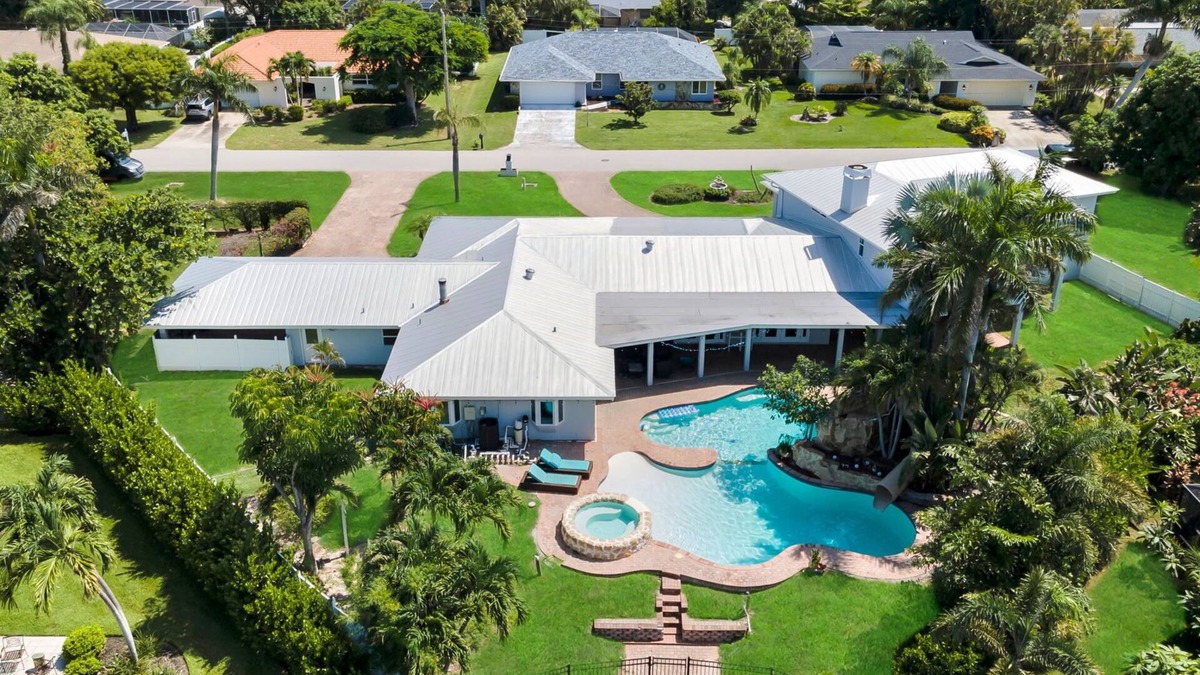 McGregor House | Fort Myers Gulf Access Luxury Getaway – Private Pool, Waterslide, Dock & More