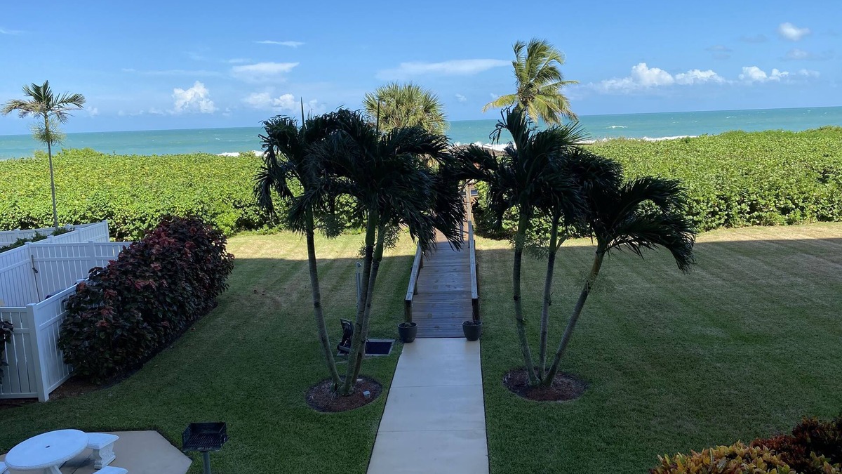 Fort Pierce Shores Apartment | Fort Pierce, North Hutchinson Island, Beach Front, Oceanfront