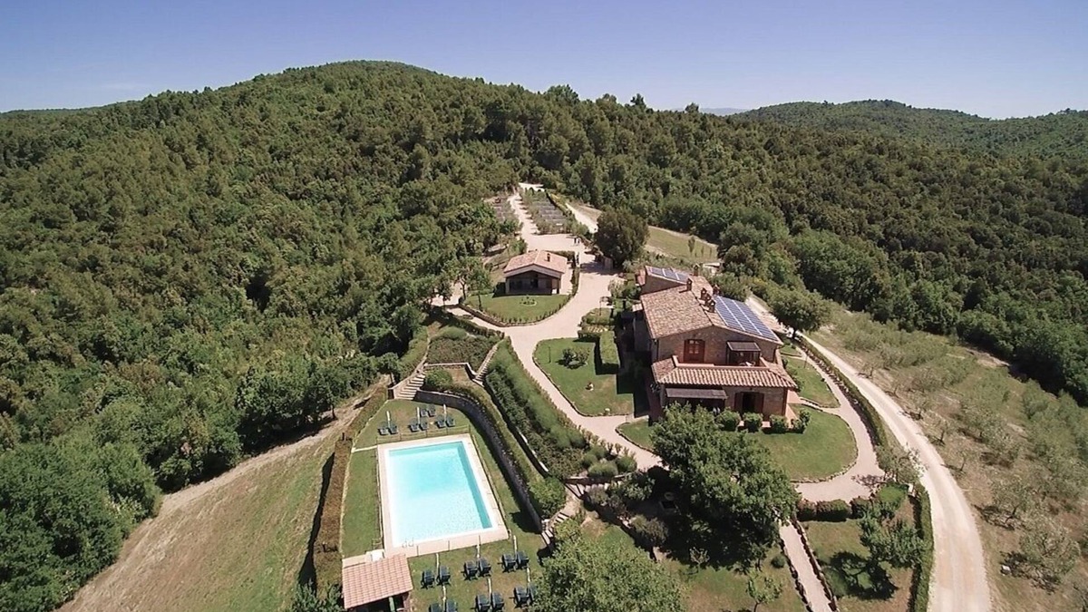 Gualdo Cattaneo Apartment | Forte Sorgnano | Farmhouse with private pool