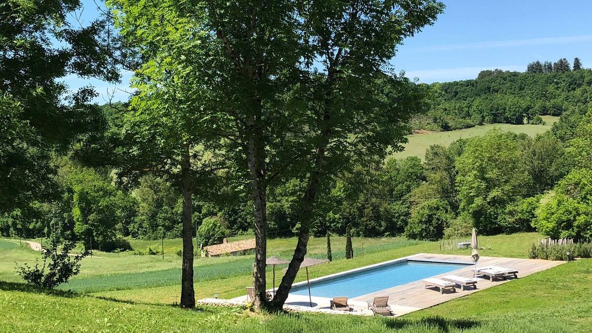 Montcuq House | Fortified house, rooms, calm and view in the Quercy Blanc