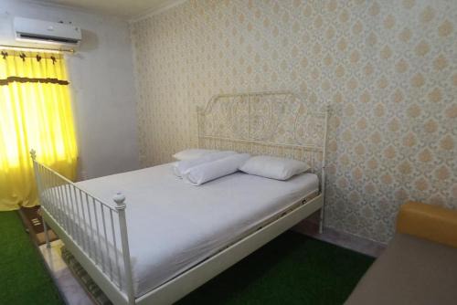 Paiton Hotel | Fortuna Hotel RedPartner Near Exit Tol Paiton