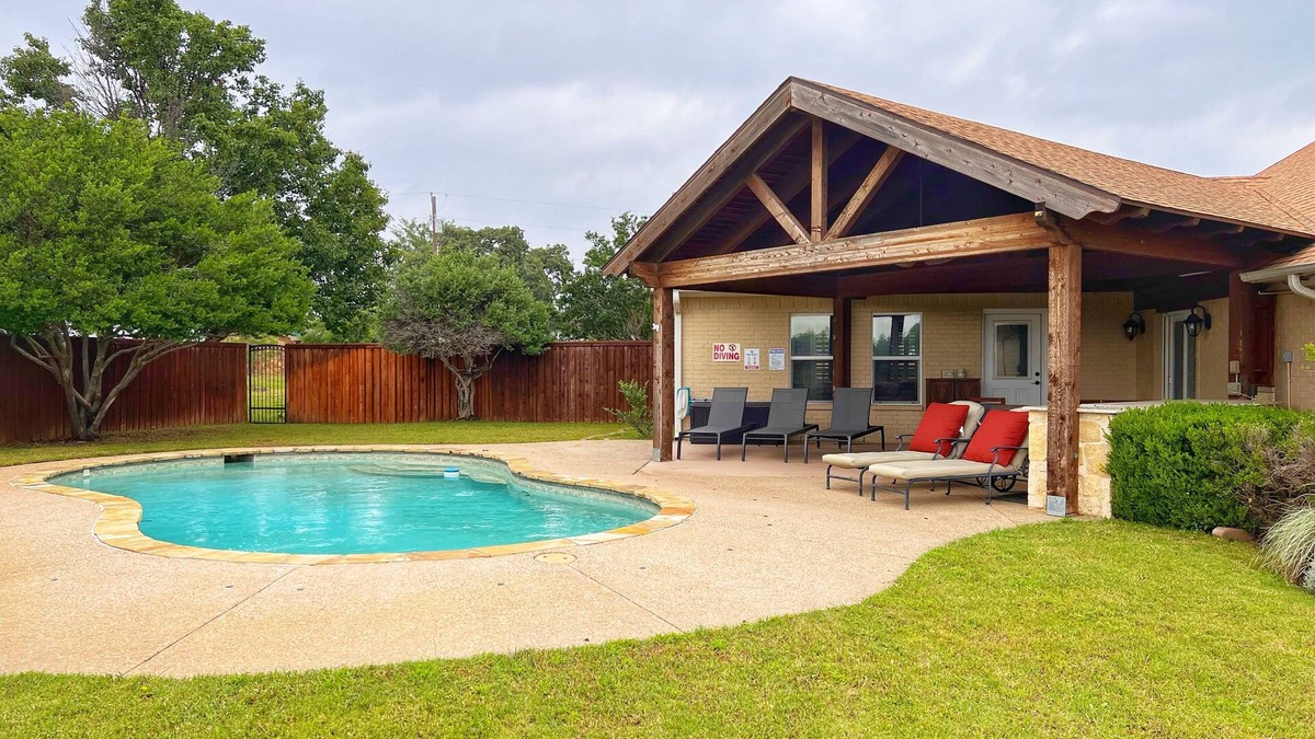 Lincoln Park House | Fortunata Casa Del Sole Private House and Poolside Escape
