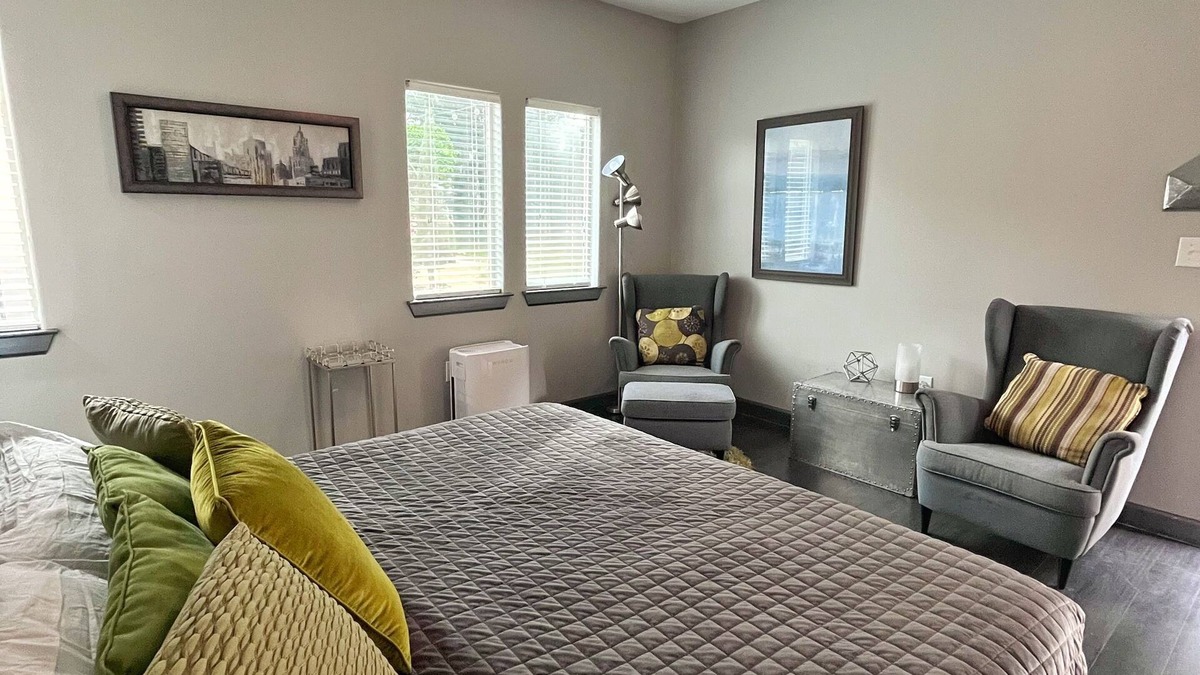 Lincoln Park Villa | Fortunata Winery Villa #2, Cozy & Modern Retreat