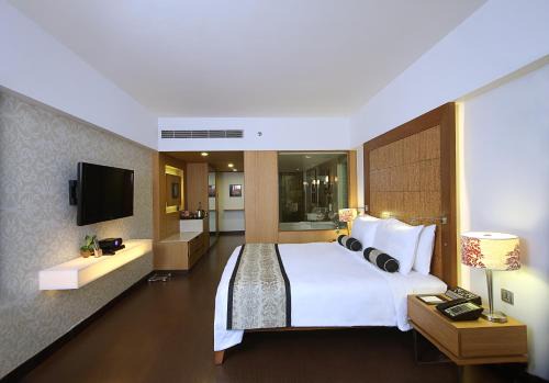 Ahmedabad Hotel | Fortune Select SG Highway, Ahmedabad - Member ITC Hotels' Group