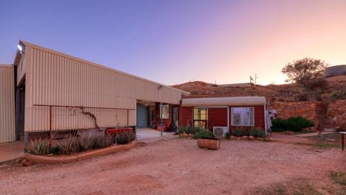 White Cliffs House | Fossickers Den Dugout Accommodation