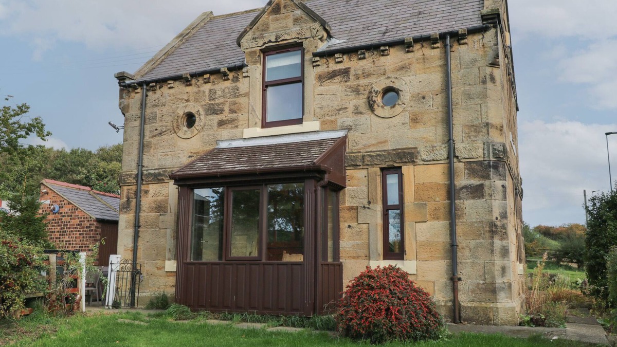 Loftus Cottage | FOULSYKE FARM COTTAGE, pet friendly, with open fire in Loftus