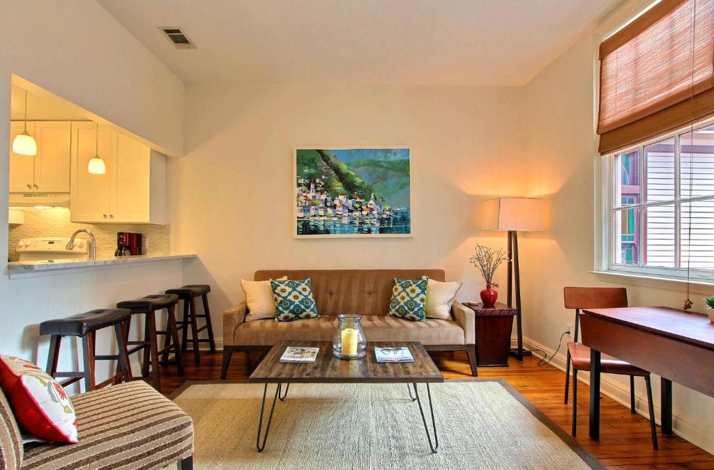 Savannah Victorian District Apartment | Fountain View Cottage