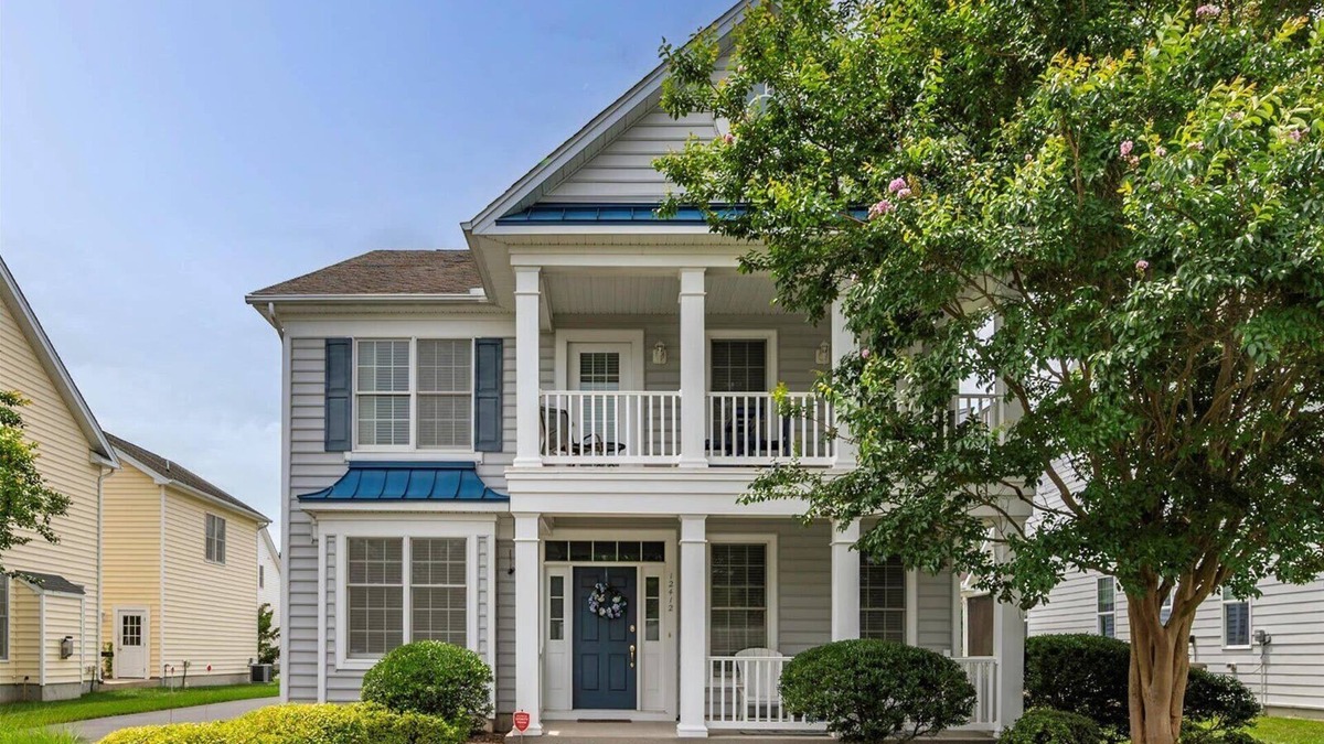 Bayside House | Four Bedroom Home in Amenity Filled Community