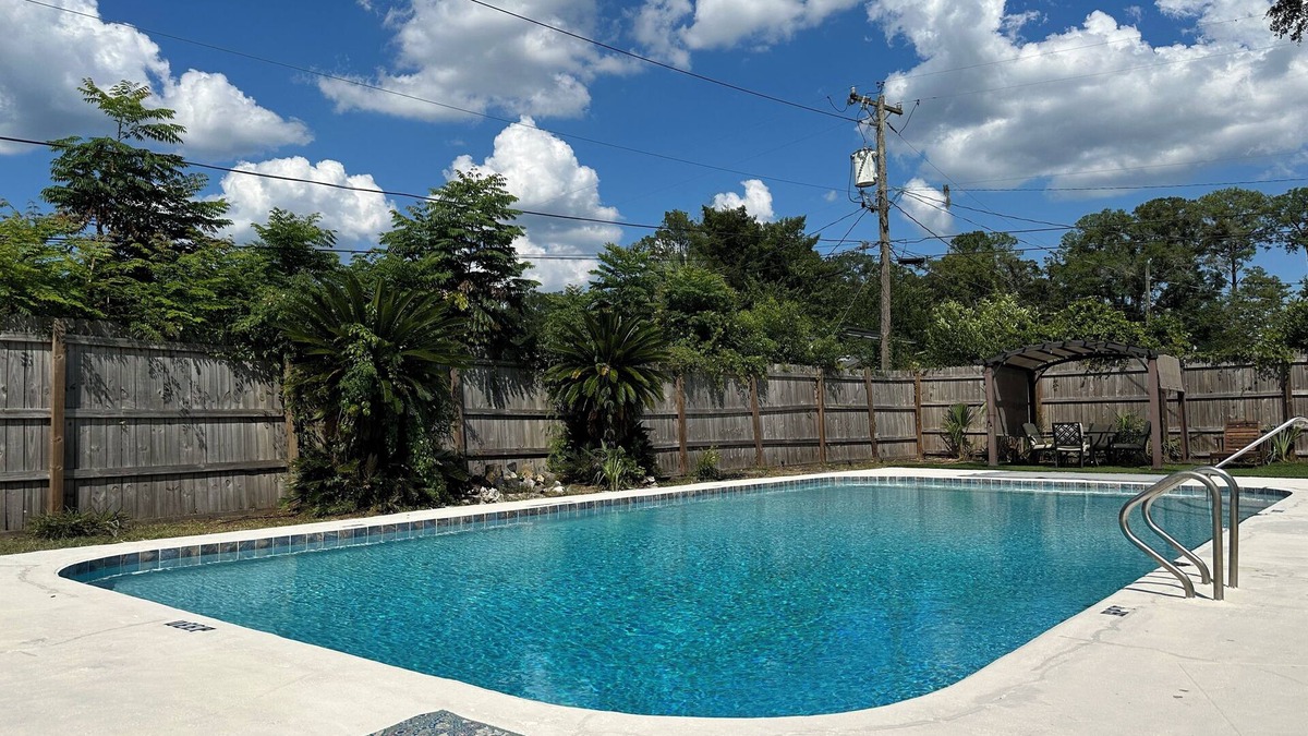 Gainesville House | Four Bedrooms, Hot Tub + Pool.