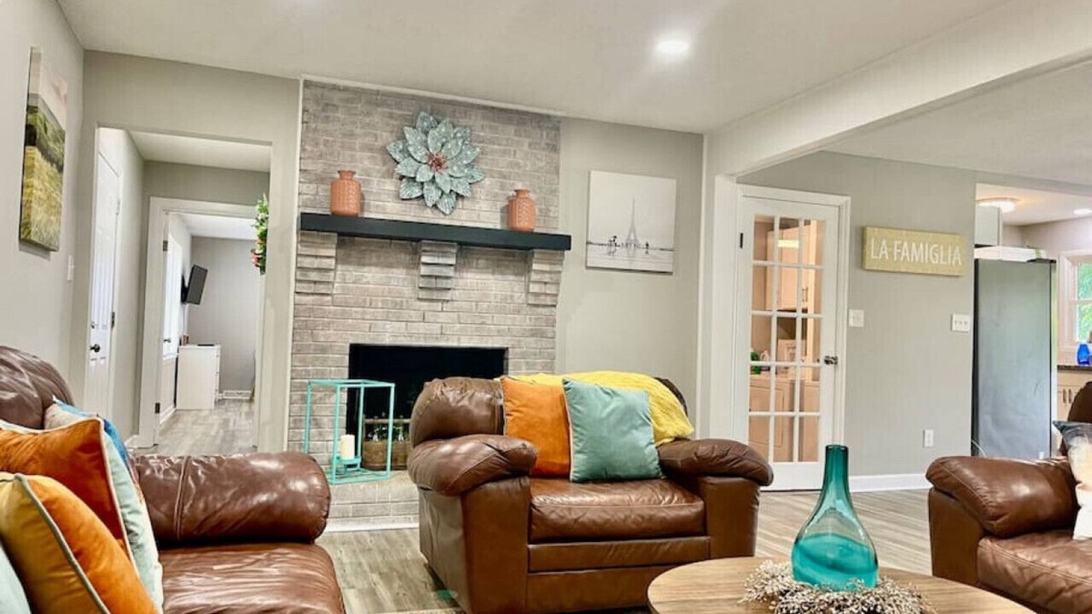 Greensboro Apartment | Four Farms · Spacious 3 bedroom home with vibrant outdoor