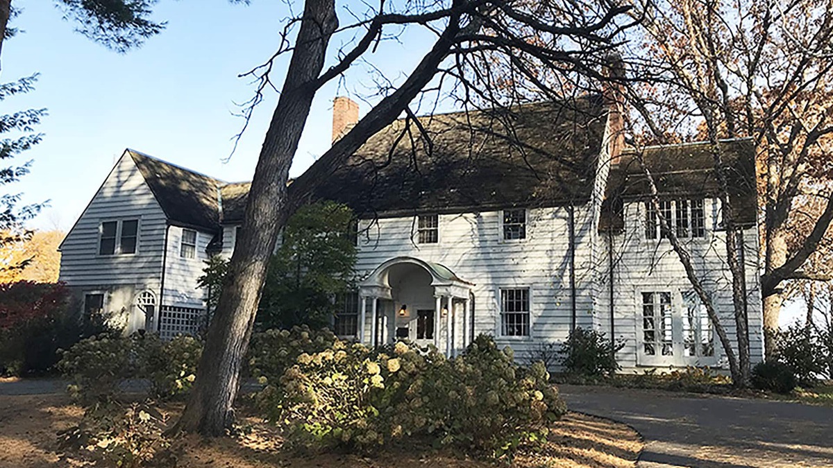 Dubuque Bed & Breakfast | Four Mounds Inn