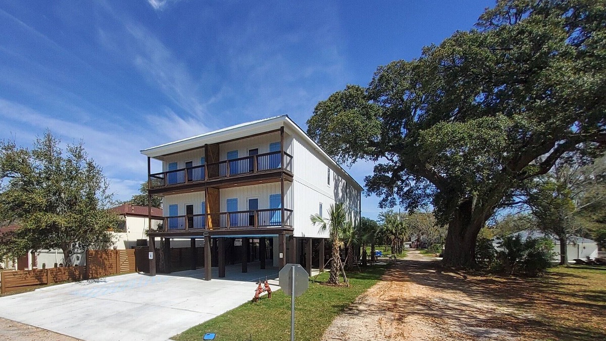 Biloxi House | Four Palms Unit D, 500ft to Beach, Walk 2 Casinos!