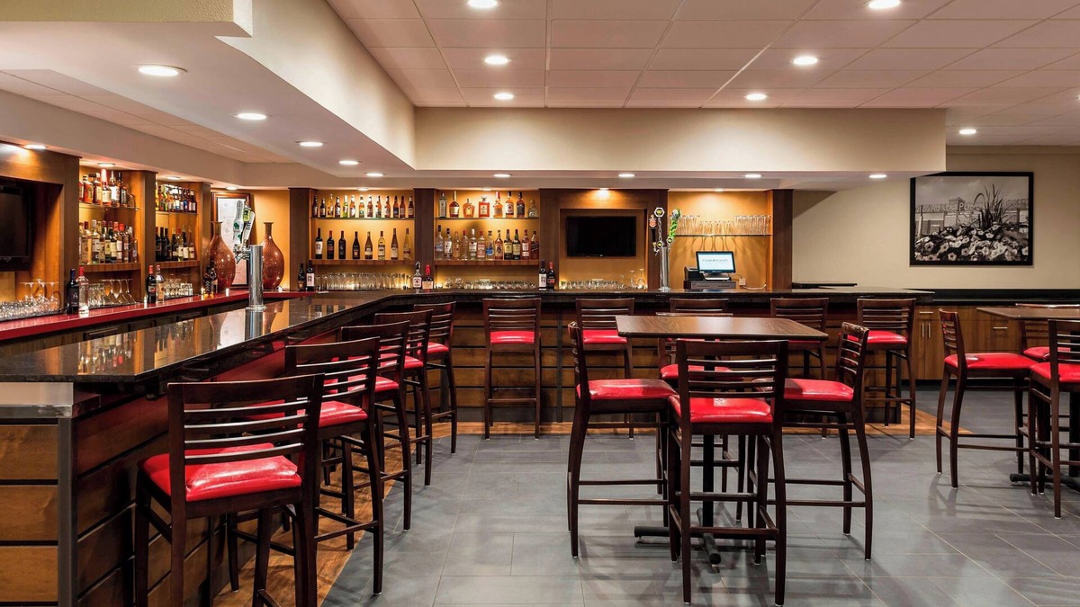 Milwaukee Hotel | Four Points by Sheraton Milwaukee Airport