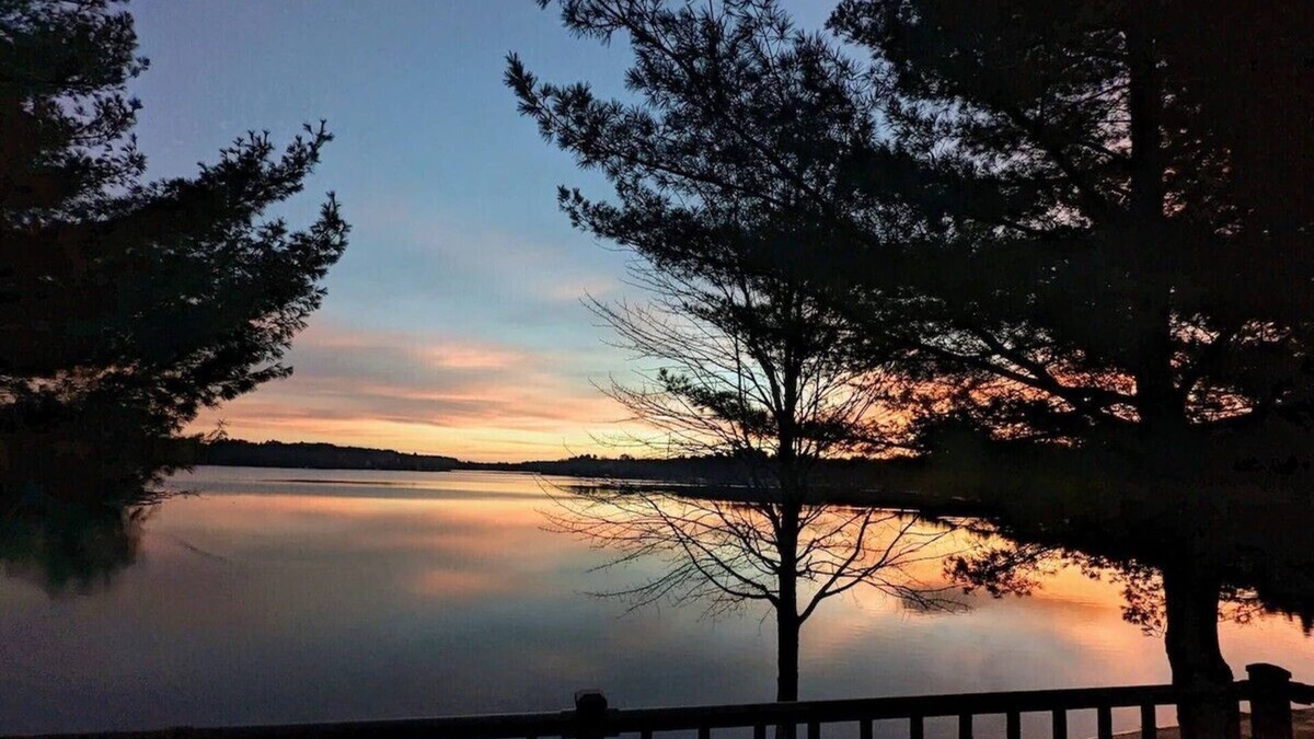 Pine River House | Four Season Lake House with Incredible Views and Lake Frontage/Sleeps 24